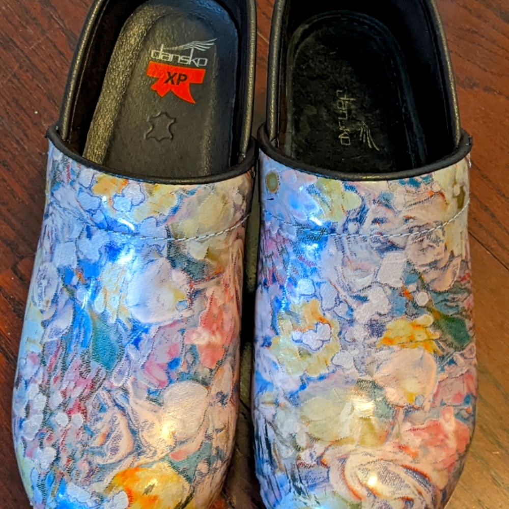 Nursing shoes